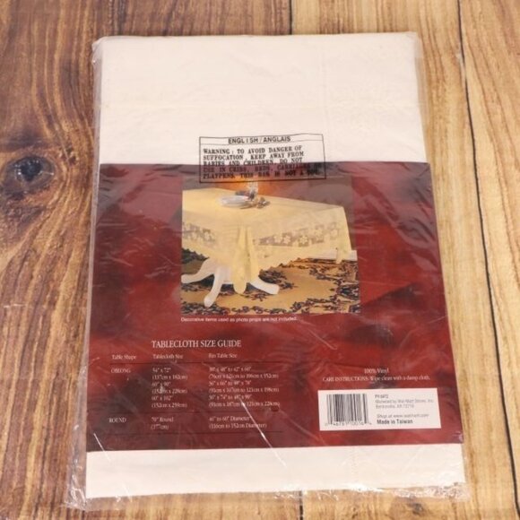 Vintage Holiday Time Christmas Tablecloth Vinyl  54" X 72" Snowflake Lace - Picture 3 of 7